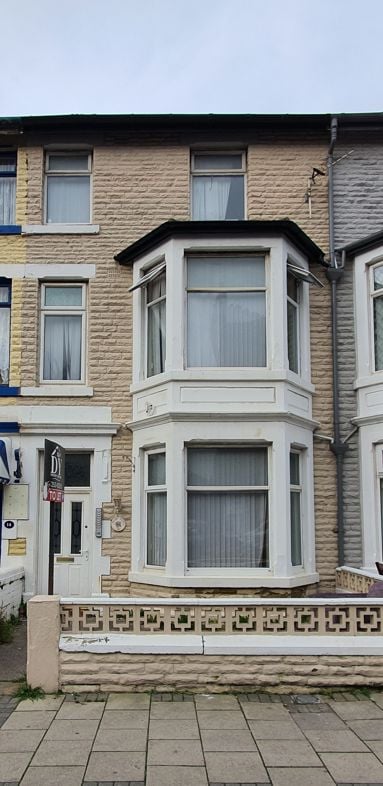 Property image 2 of 16