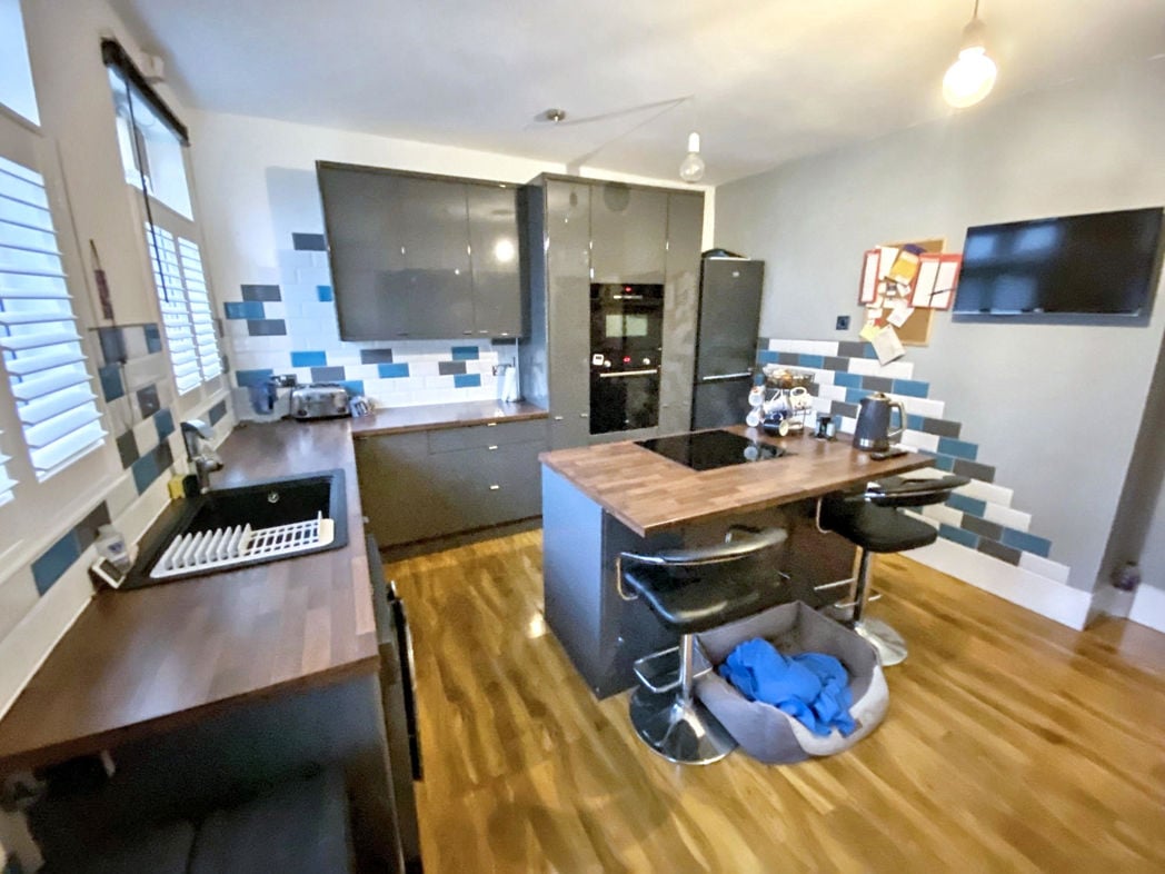 Property image 4 of 15