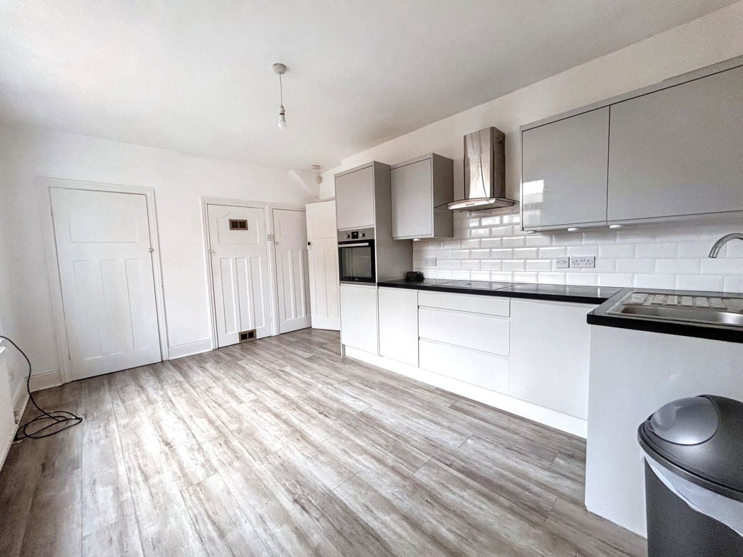Property image 3 of 12