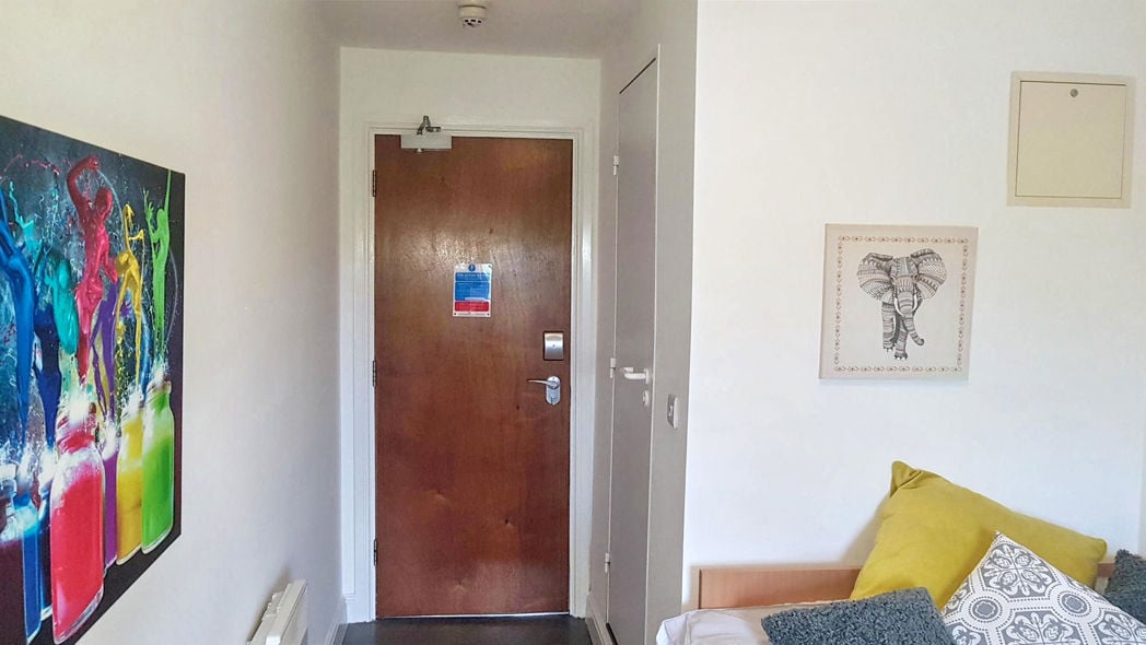 Property image 5 of 11