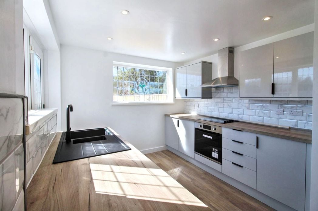 Property image 7 of 18