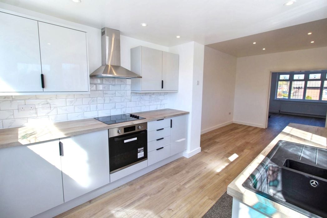 Property image 3 of 18