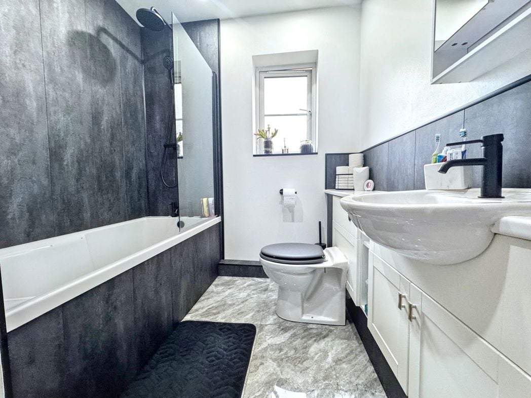 Property image 3 of 18