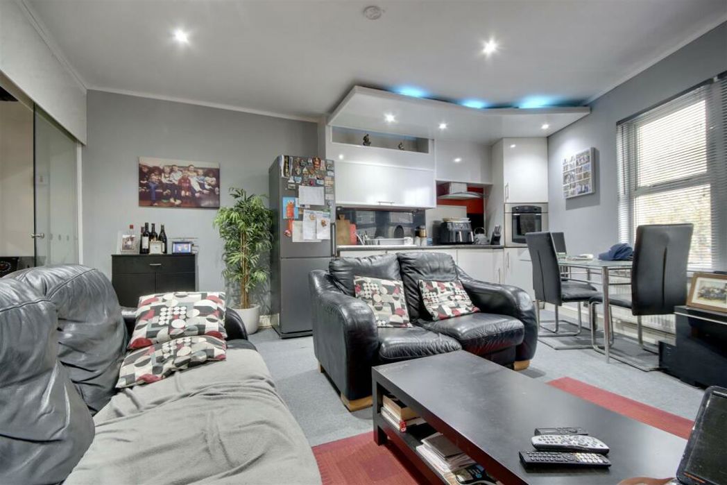 Property image 2 of 10