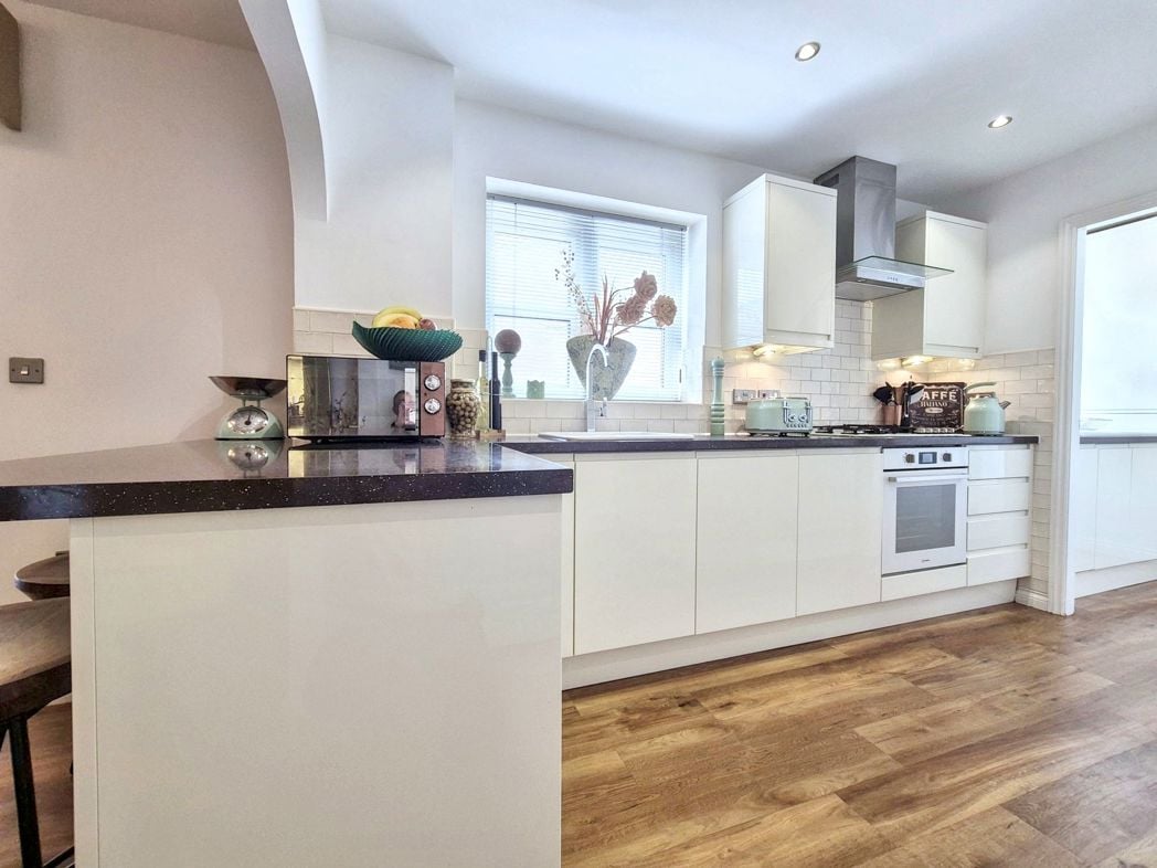 Property image 10 of 37