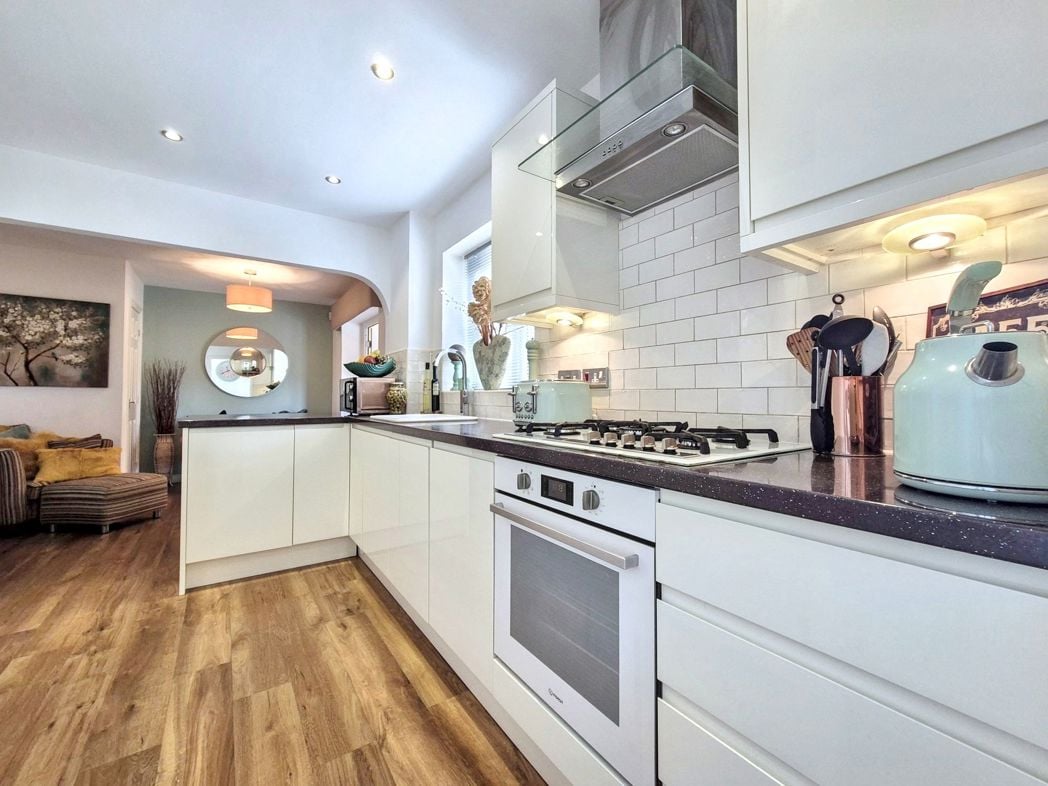 Property image 11 of 37