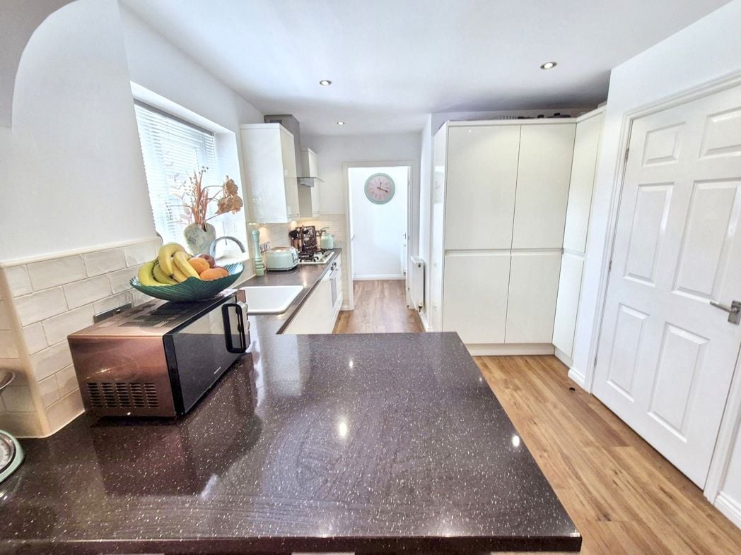 Property image 12 of 37