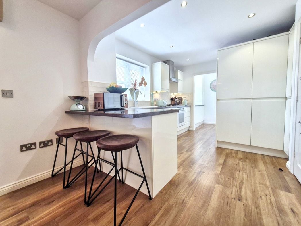 Property image 14 of 37