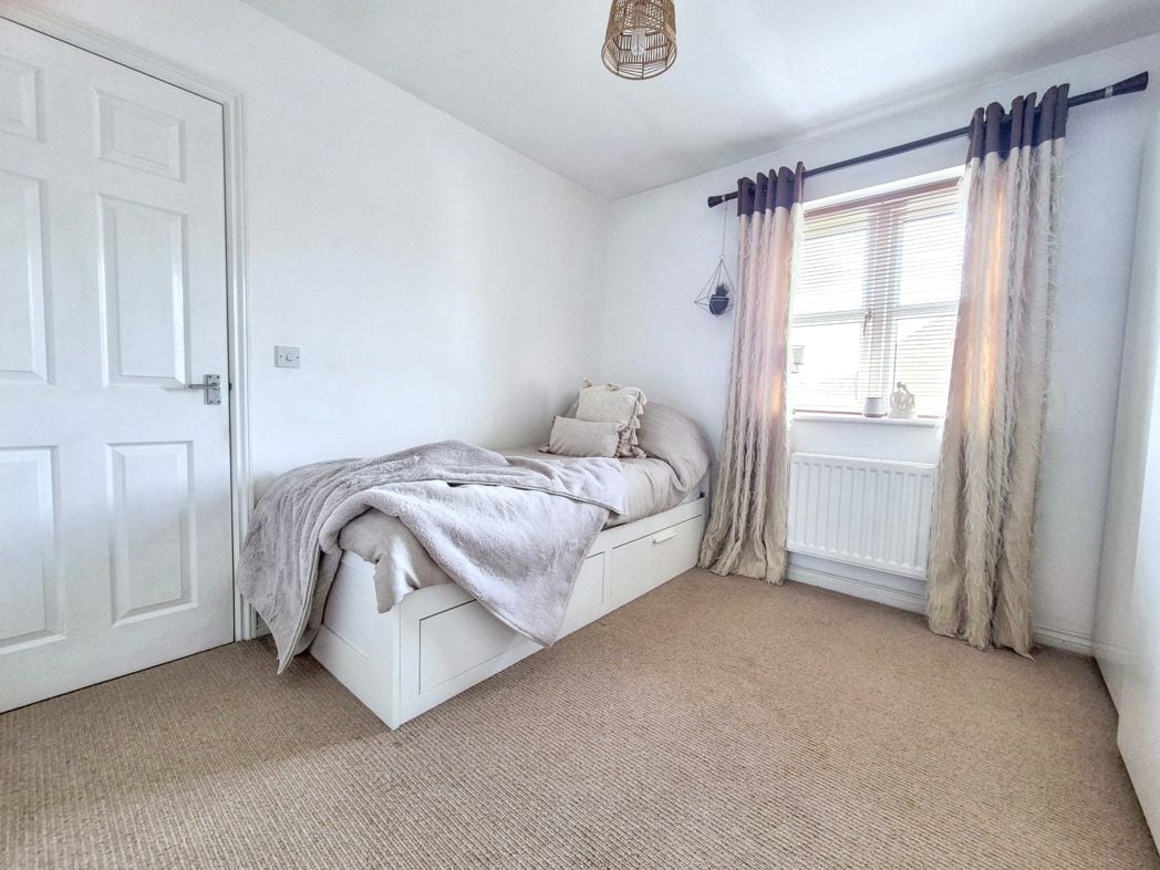Property image 27 of 37