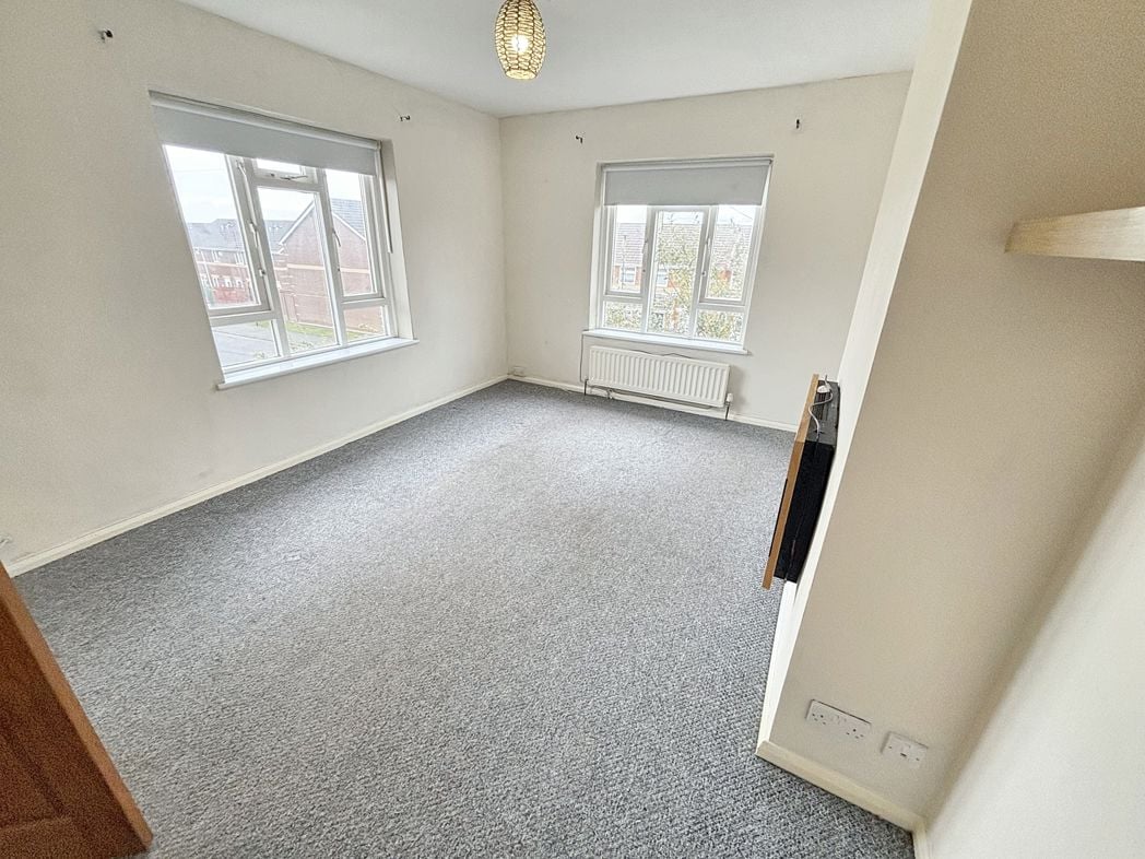 Property image 4 of 11