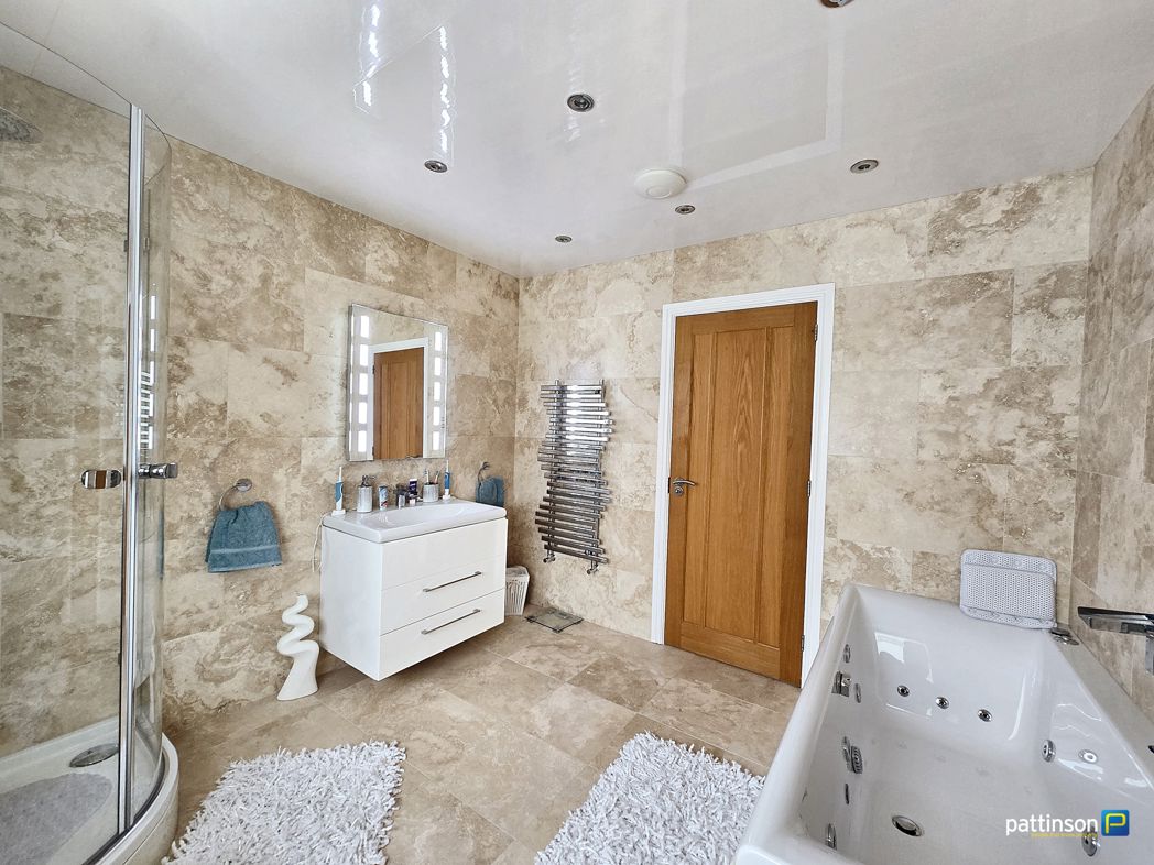 Property image 13 of 34