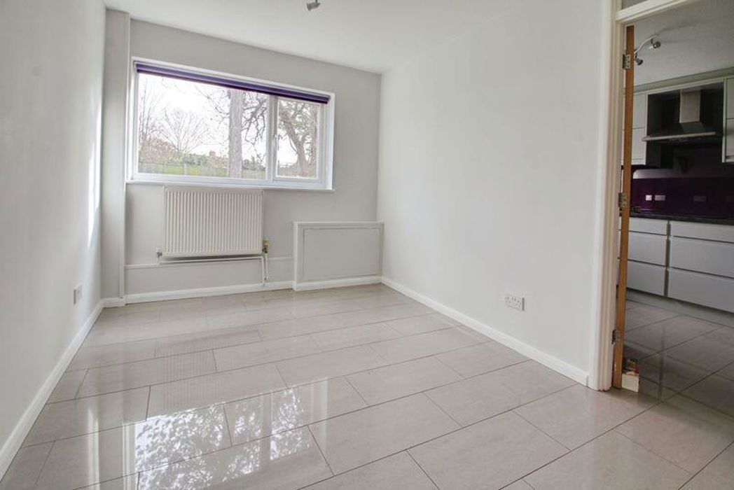 Property image 4 of 15