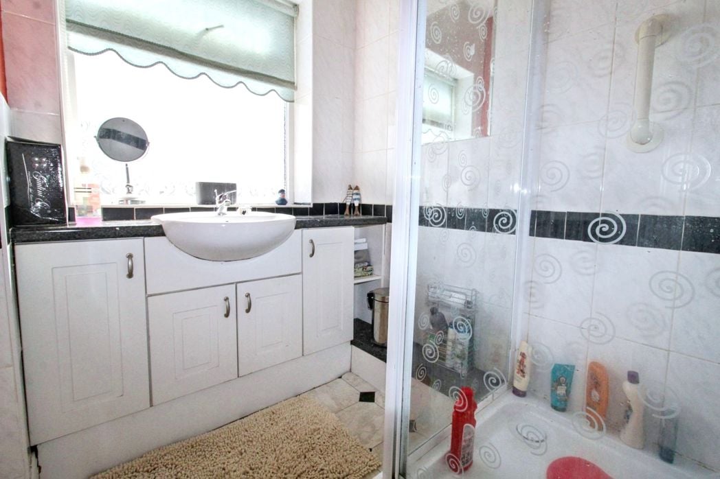 Property image 12 of 17