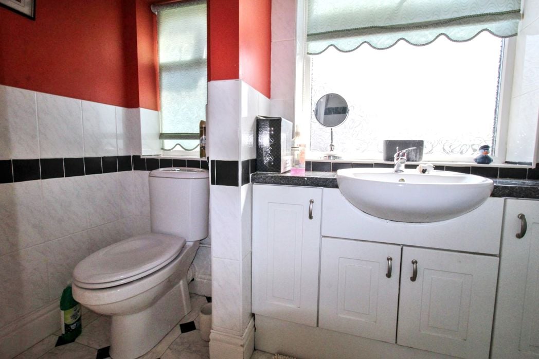 Property image 13 of 17