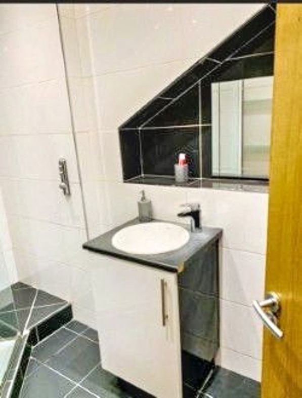 Property image 9 of 13