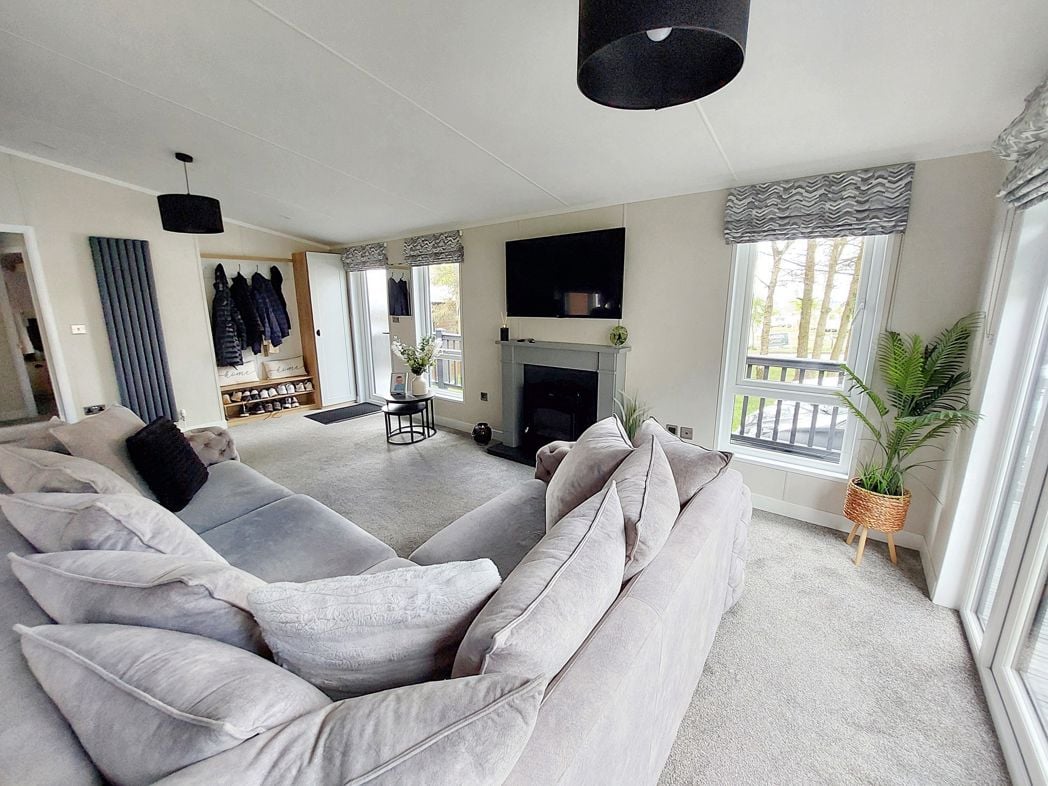 Property image 2 of 18