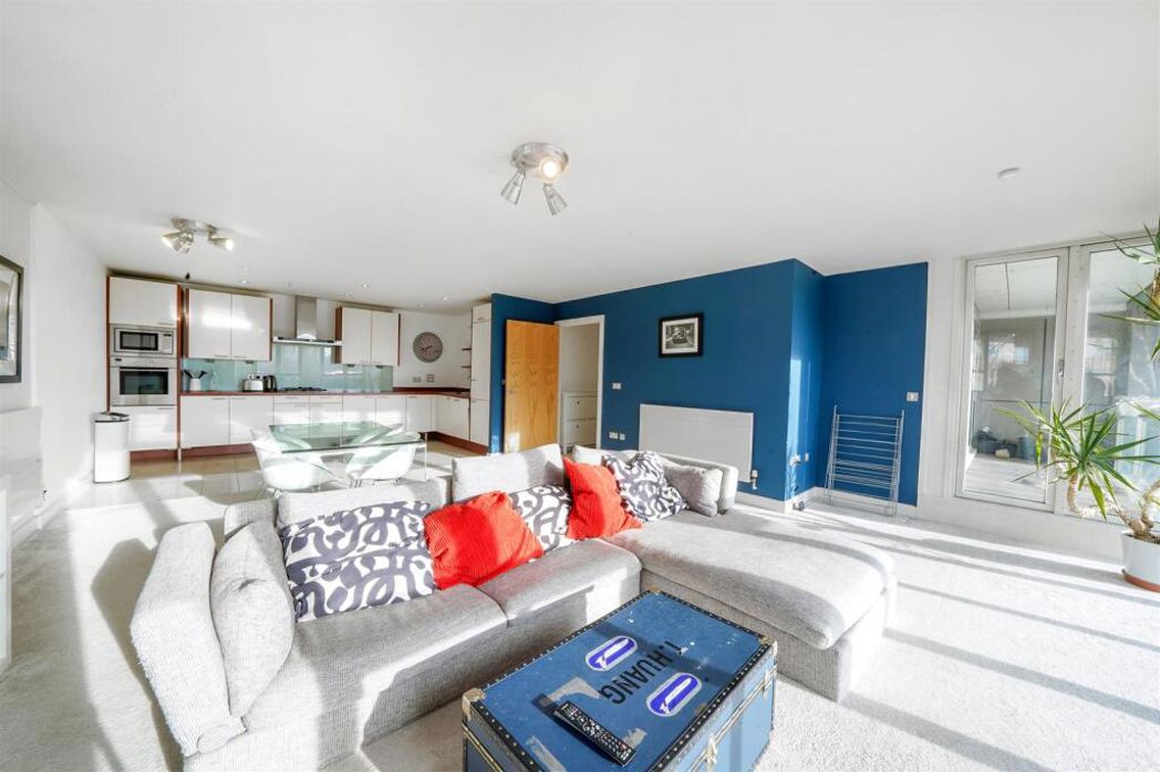 Property image 2 of 8