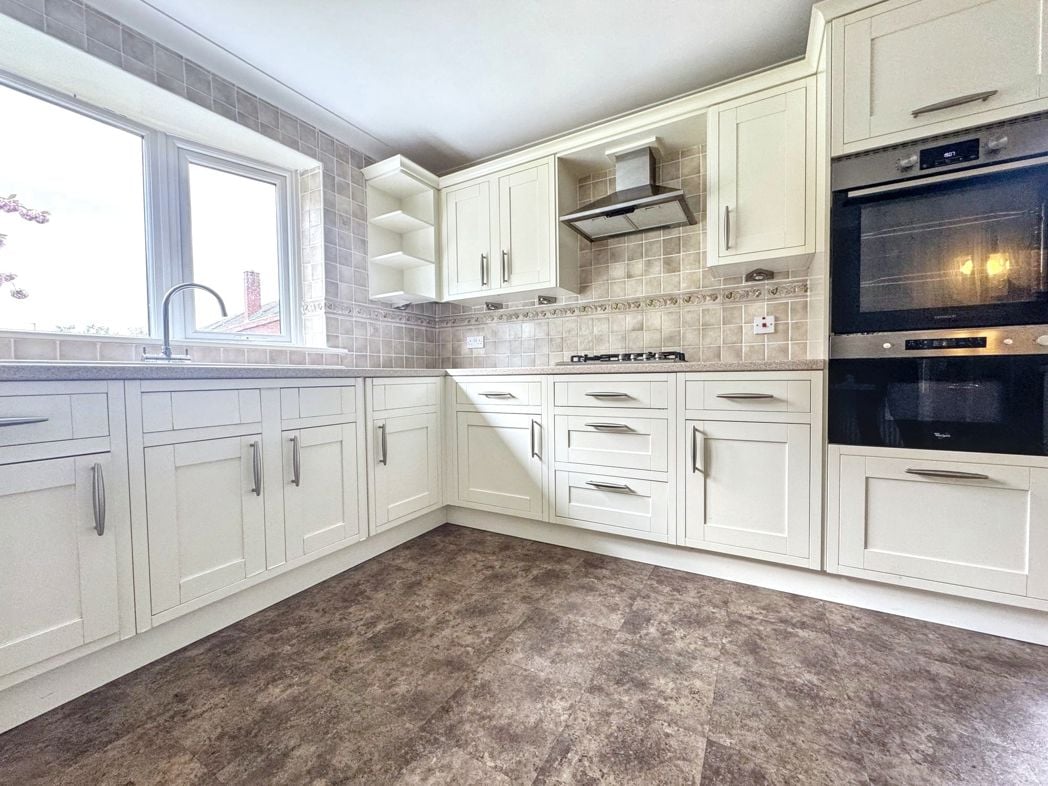 Property image 8 of 28