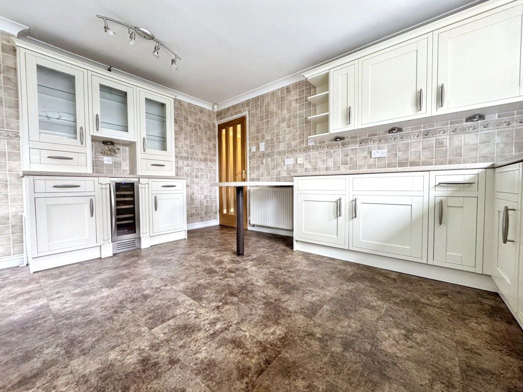 Property image 9 of 28