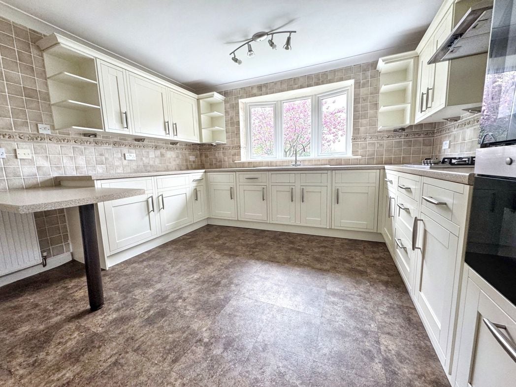 Property image 2 of 28