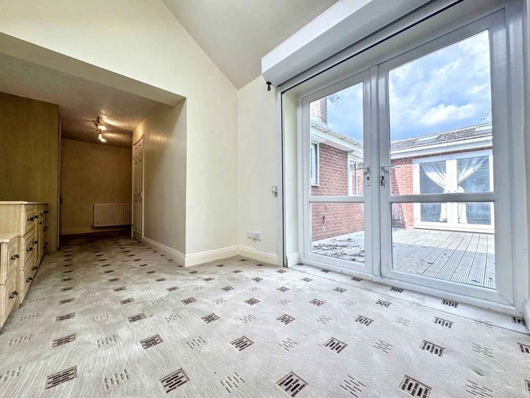 Property image 12 of 28