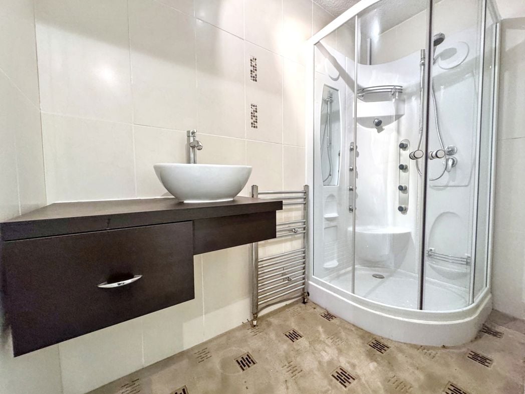 Property image 15 of 28