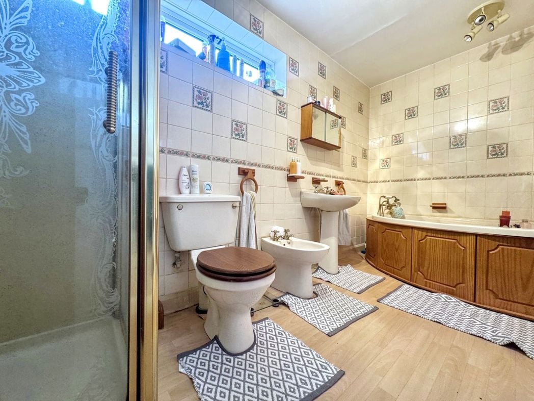 Property image 21 of 33