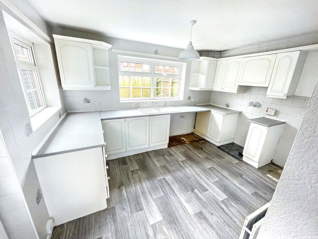 Property image 4 of 11