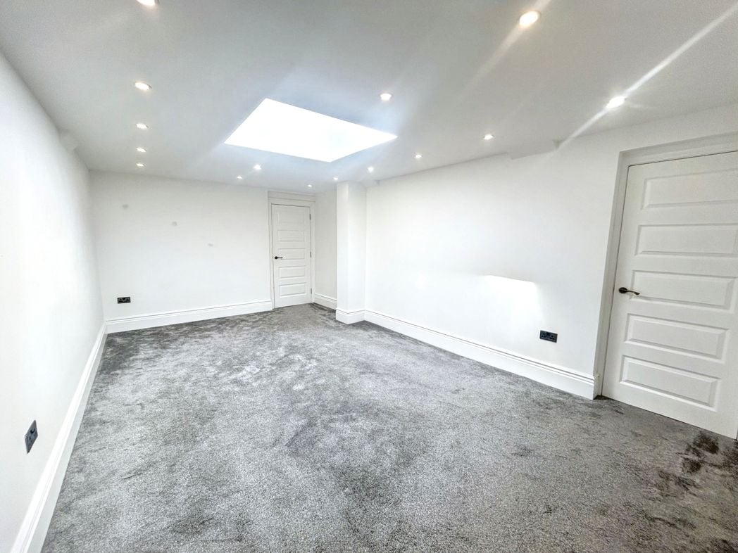 Property image 11 of 19