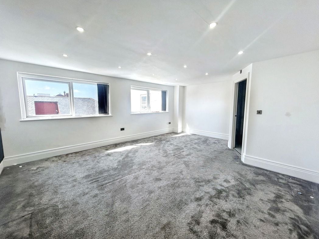 Property image 13 of 19
