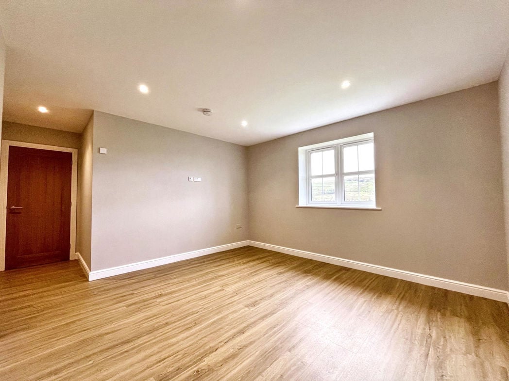 Property image 5 of 13
