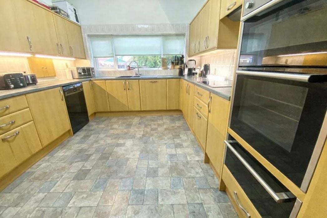 Property image 4 of 11