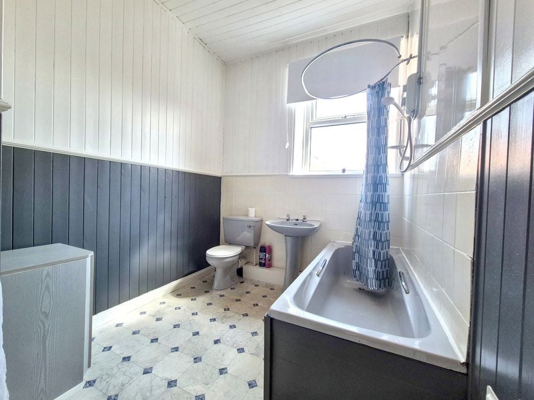Property image 11 of 14