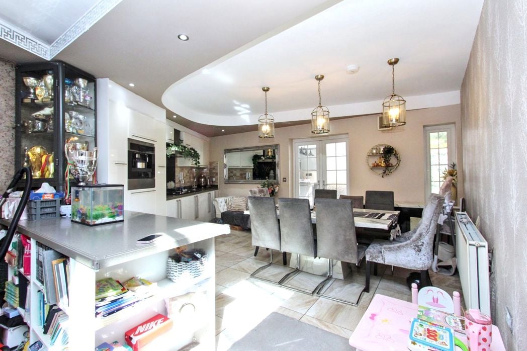 Property image 5 of 31