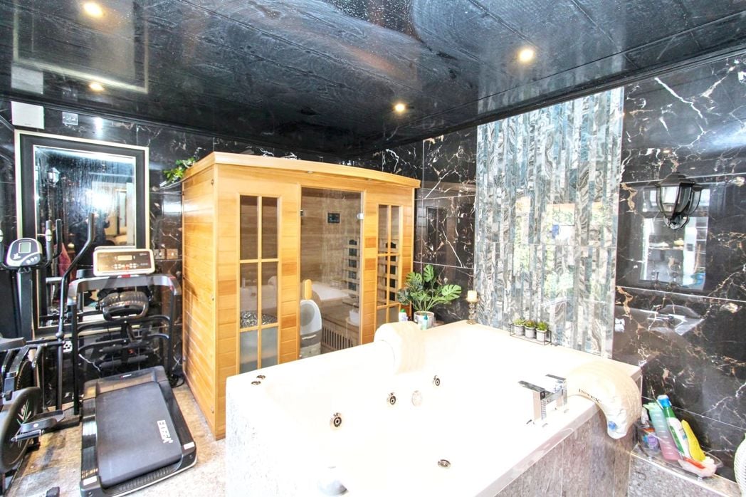Property image 21 of 31