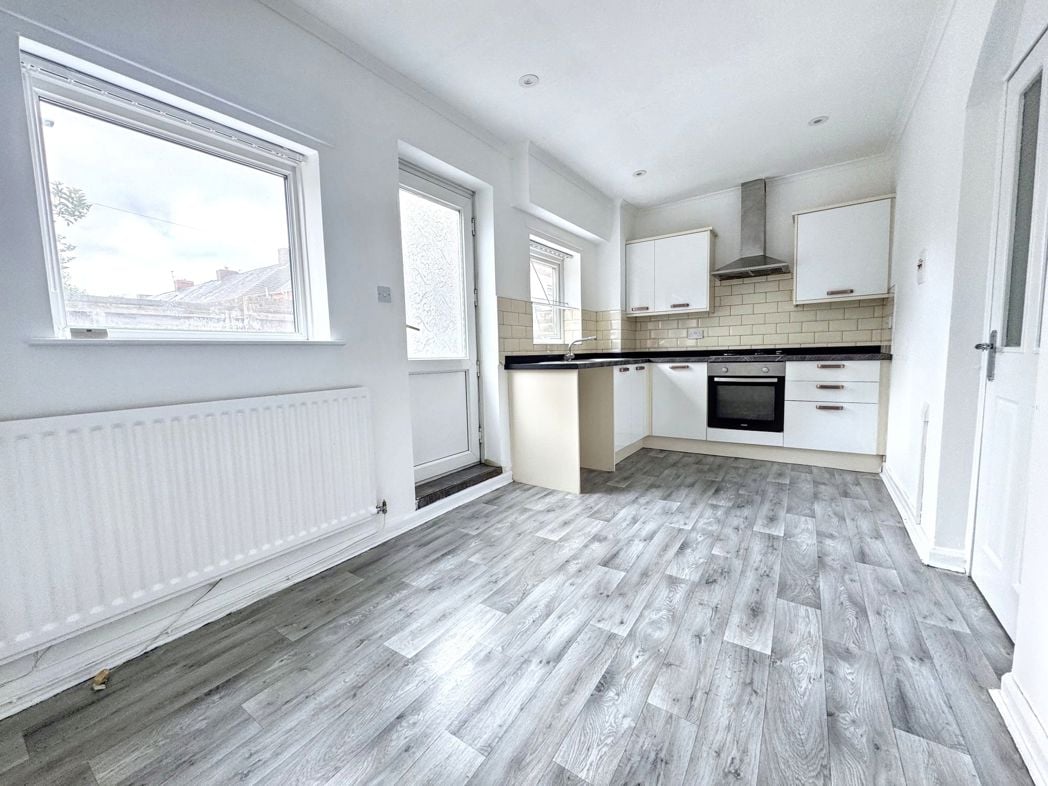 Property image 3 of 11