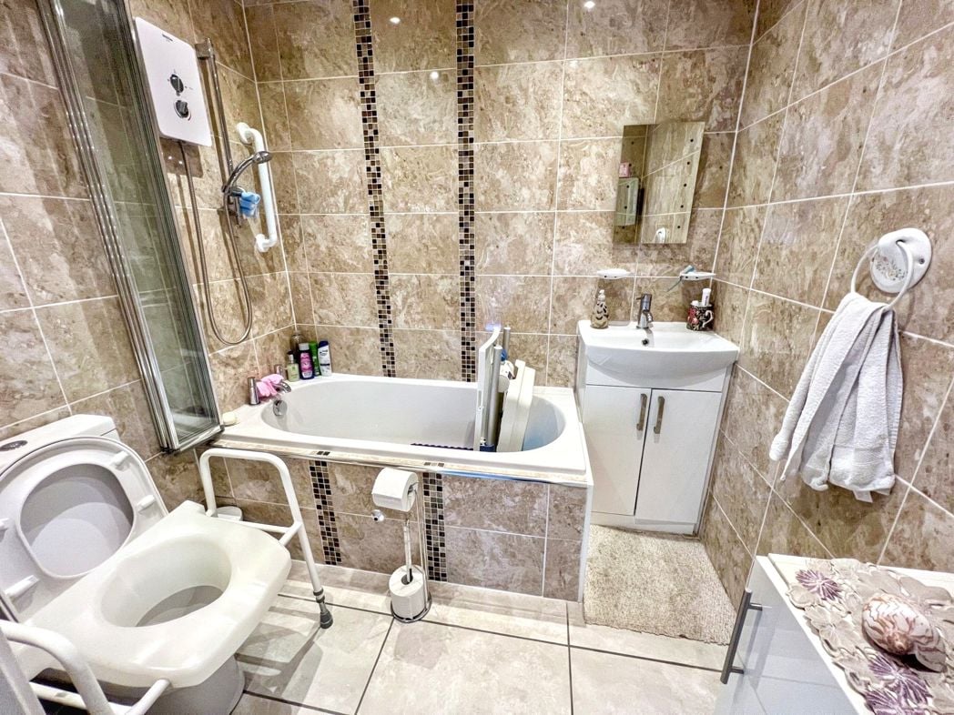 Property image 6 of 7