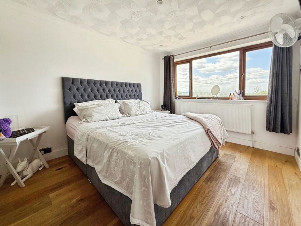 Property image 5 of 11