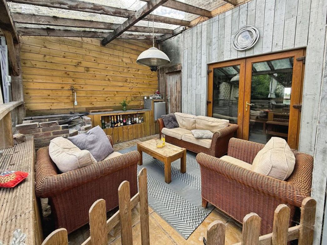 Property image 4 of 11