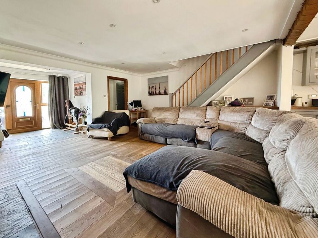 Property image 3 of 11