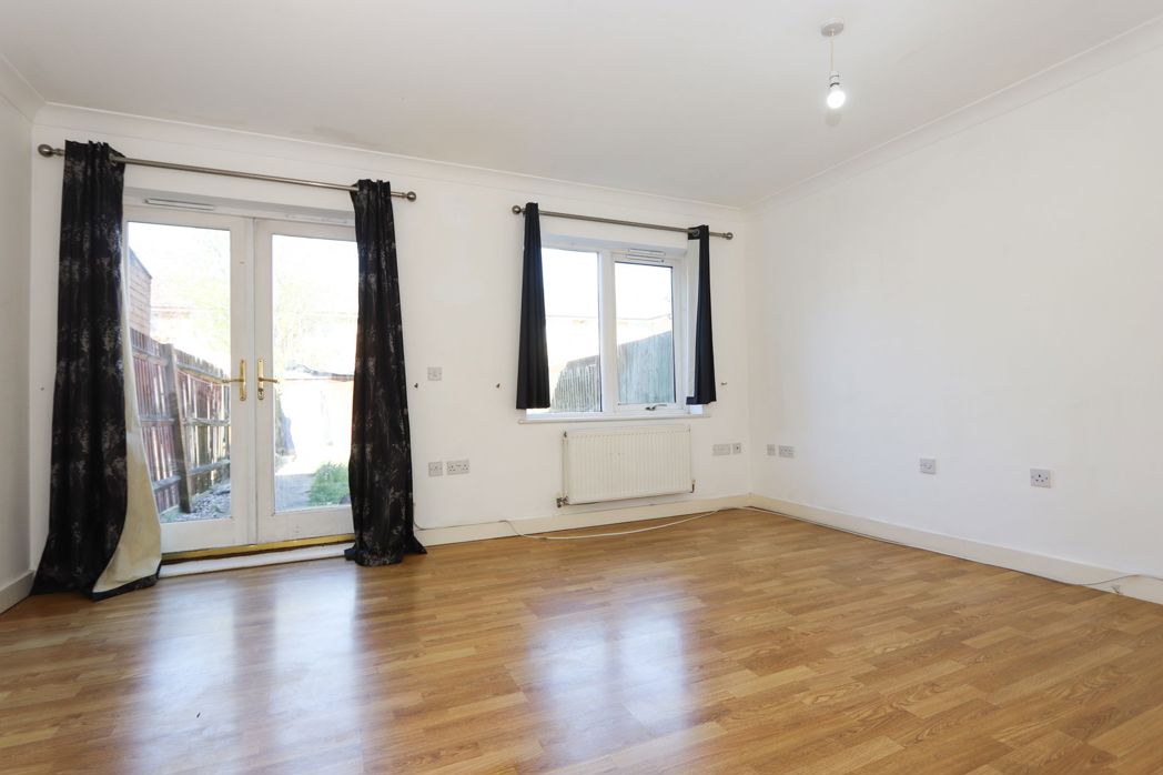 Property image 4 of 11