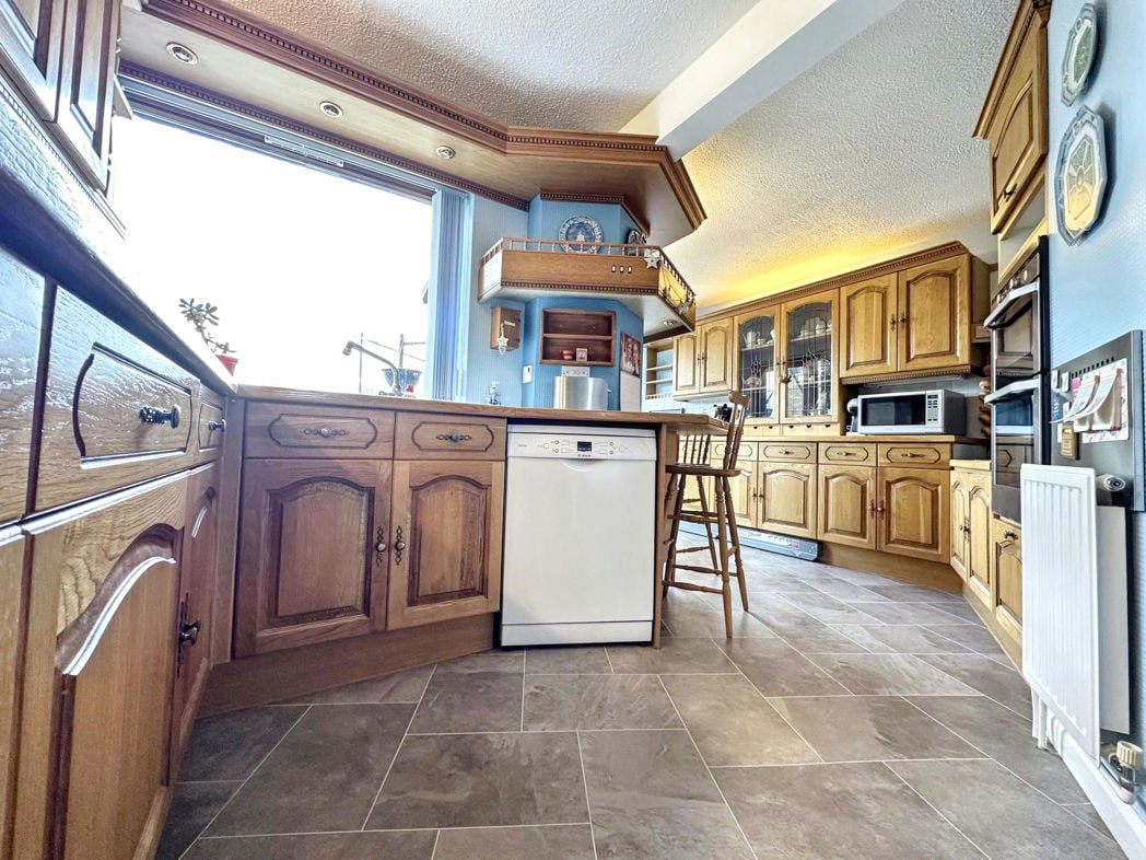 Property image 10 of 31