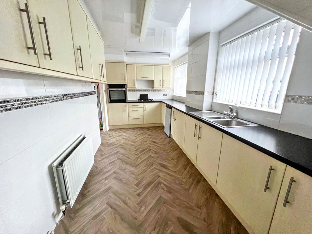 Property image 2 of 13
