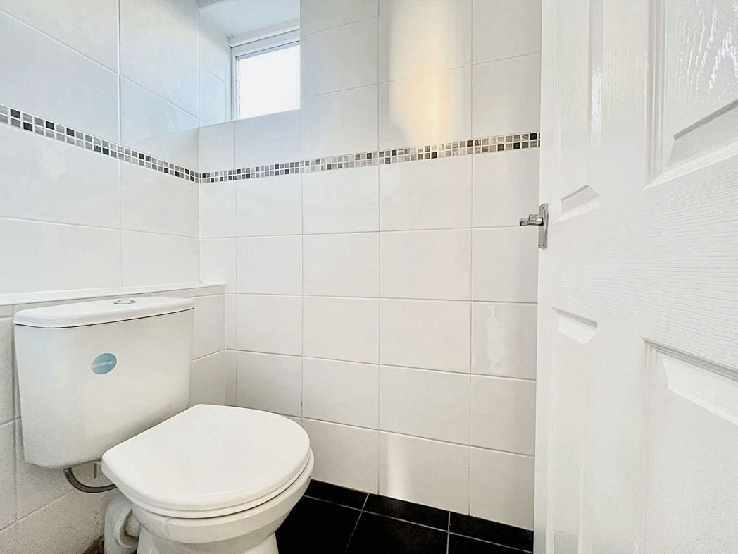Property image 11 of 13