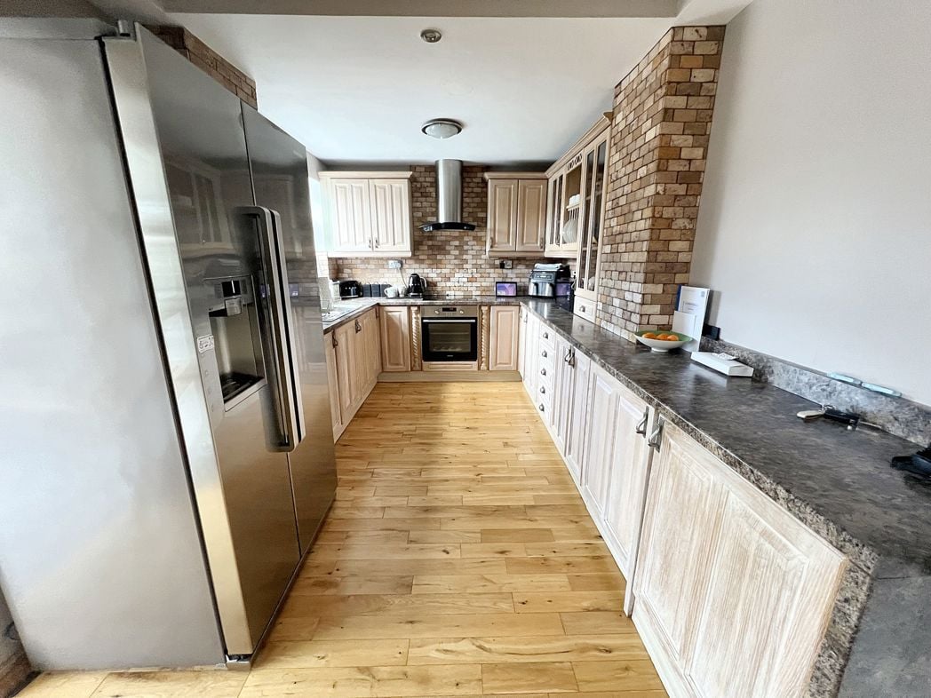 Property image 4 of 18