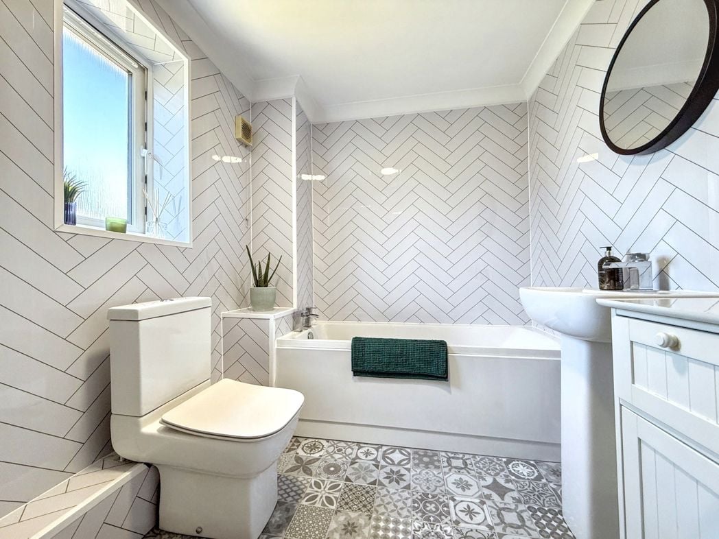Property image 28 of 37
