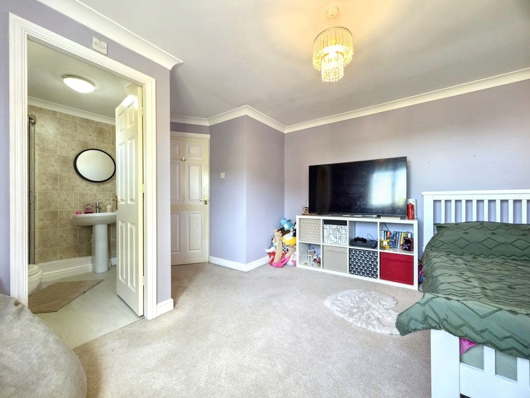 Property image 17 of 37