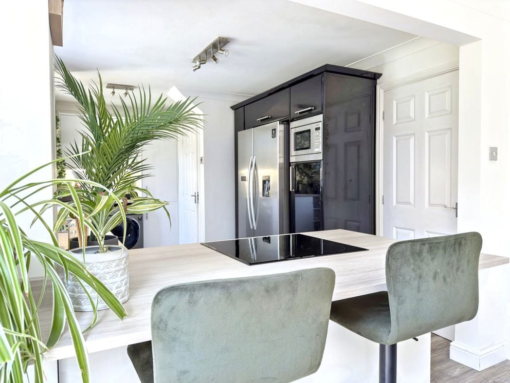 Property image 13 of 37