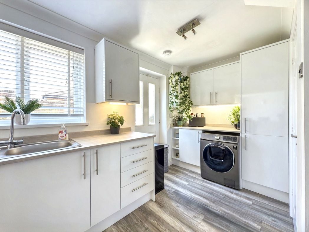 Property image 11 of 37
