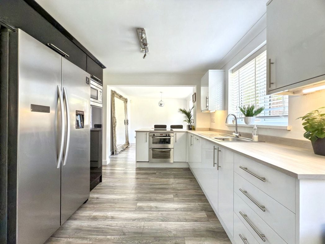Property image 10 of 37